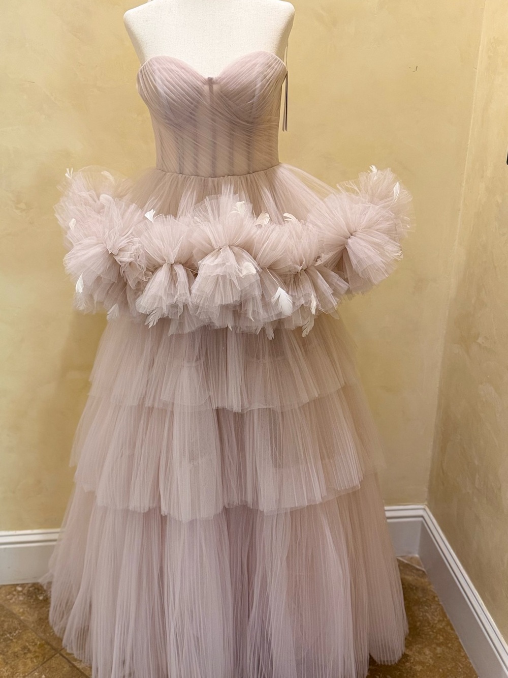 NWT Mac Duggal 20572 Rose Feather Tulle Gown Size 6 $998